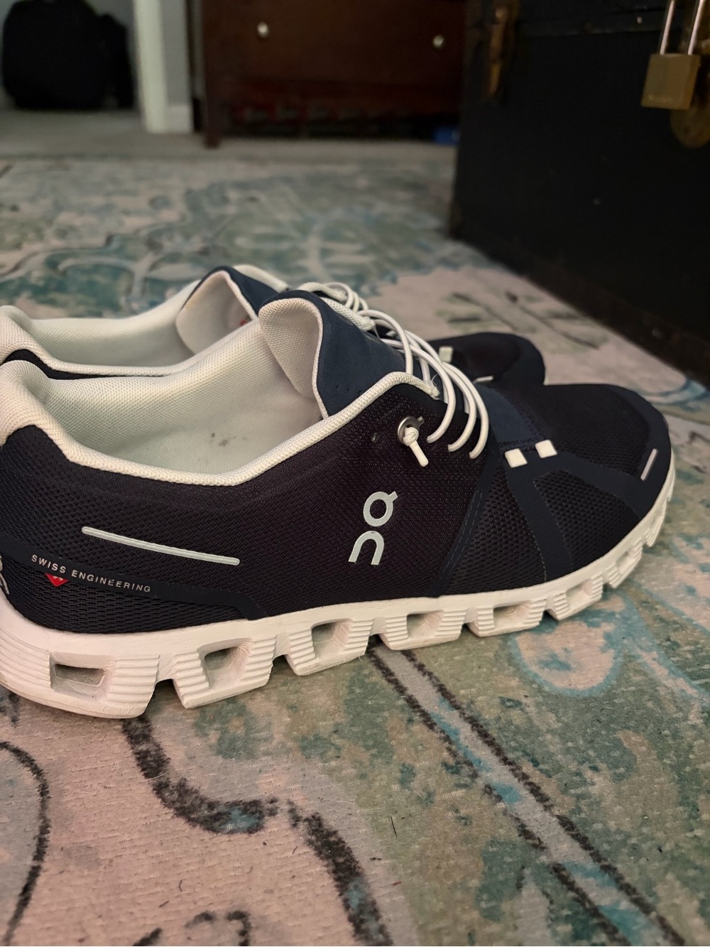 On Cloud Men's Navy and White Athletic Shoes 10.5